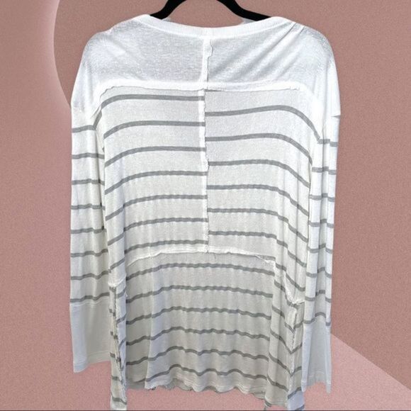 Anthropologie Blu Pepper Long Sleeve V-neck Top with Raw Asymmetrical Hem - Picture 5 of 9